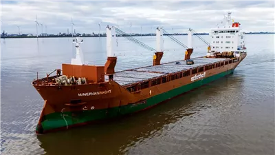 وفاة أحد أفراد طاقم السفينة الهندية متأثرا بإصابته بالهجوم الحوثي بخليج عدن