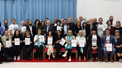 الرئيس الفلسطيني يلتقي ناشطي سلام إسرائيليين تزامناً مع إعلان اتفاق غزة