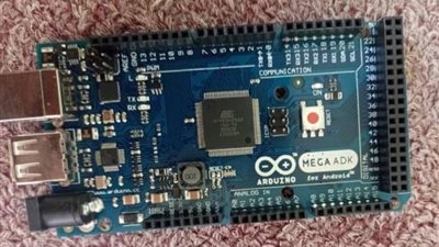 المهرة.. ضبط 3 آلاف قطعة تدخل في صناعة المسيرات والمتفجرات بطريقها للحوثي