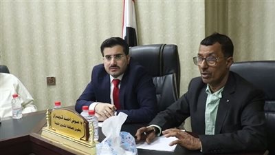 بن عفرار يناقش سبل تطوير أداء فروع مؤسسة المياه بالمهرة 