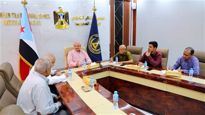 فريق التوجيه الرئاسي يعقد لقاءً مع قيادة اللجان المجتمعية لمناقشة التحديات في عدن