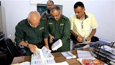 ضبط وثائق ثبوتية مهربة من مناطق الحوثيين ومصلحة الأحوال المدنية تتخذ الإجراءات