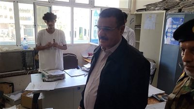 مدير عام المنصورة يشيد بجهود قسم تراخيص المهن في ضبط المحلات المخالفة