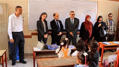 مدير عام دار سعد يطلع السفيرة الفرنسية على مشروع الوجبات الصحية المدرسية