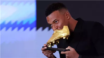  مبابي أثناء تسلمه جائزة الحذاء الذهبي: لحظة مهمة في مسيرتي