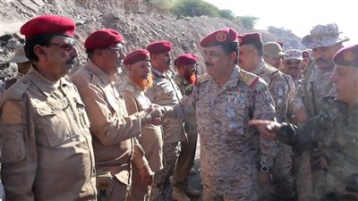 وزير الدفاع يطلع على جاهزية جبهات محور الضالع القتالي