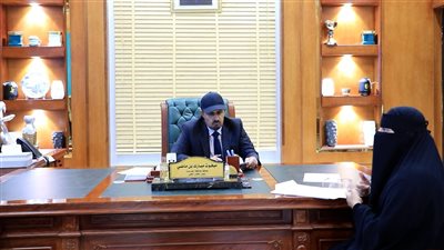 محافظ حضرموت يُشدد على الرقابة البيئية الصارمة لكافة المشاريع والمنشآت 