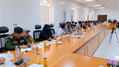 تنفيذي محافظة شبوة يناقش تقارير مالية وخدمية 