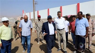بن ماضي يوجّه بإزالة العوائق العشوائية خلف مشفى حضرموت