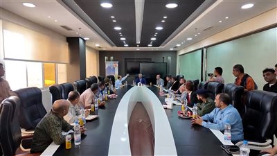 محافظ لحج ونائب وزير الصناعة يزوران مصانع استثمارية بالمحافظة