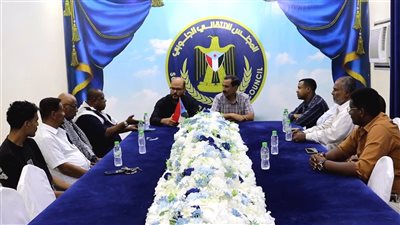 انتقالي حضرموت يبحث مع اتحاد كرة القدم بالساحل سبل تعزيز التعاون المشترك