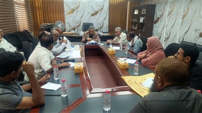 أمين محلي العاصمة عدن يترأس اجتماعا للجنة فتح مظاريف المناقصات