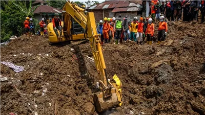 مقتل 30 شخصاً بانهيارات أرضية في إندونيسيا