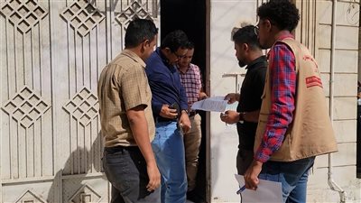 مكتب الصناعة بعدن يغلق 17 منشأة صحية مخالفة في المنصورة 