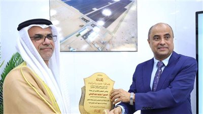 الرئيس الزُبيدي يكرّم سفير دولة الإمارات والمدير التنفيذي لشركة 