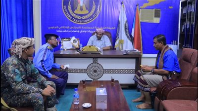 انتقالي حضرموت ينسق مع شرطة السير تنظيم حركة المرور لعيد الاستقلال في سيئون