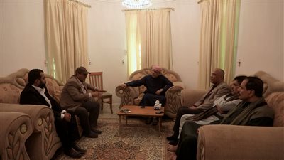 رئيس الجمعية الوطنية يلتقي رئيس هيئة الطيران المدني ومدير مطار سيئون