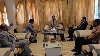 عضو هيئة رئاسة الانتقالي باعوم يلتقي مدير شركة النفط فرع وادي حضرموت 