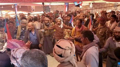 مخيم الاعتصام المفتوح في عتق بشبوة يستقبل وفودًا كبيرة من أبناء الصعيد وجردان