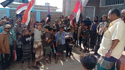 تواصل الاعتصام المفتوح في مديرية كرش بلحج للمطالبة بإعلان الاستقلال الثاني 