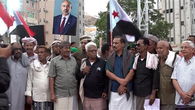 انضمام تحالف عماد والاتحادات المهنية وقبيلة الحوثرة إلى مخيم الاعتصام بالمكلا دعمًا للمطالب الشعبية