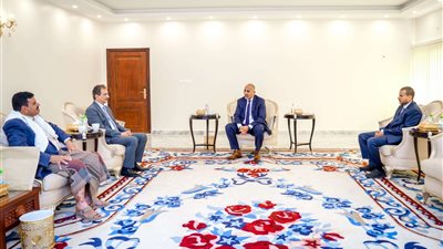 الرئيس الزُبيدي يطّلع على المخطط الإنشائي لمشروع مركز المؤتمرات والمعارض بمحافظة شبوة