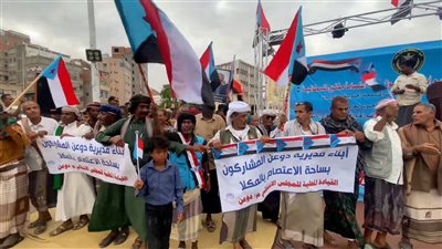 أبناء مديرية دوعن يشاركون في اعتصام المكلا مطالبين بإعلان دولة الجنوب العربي