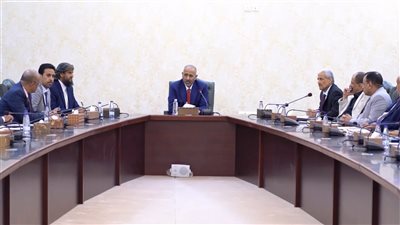 الرئيس الزُبيدي يترأس اجتماع القيادة التنفيذية العليا للمجلس الانتقالي في العاصمة عدن