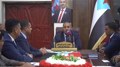 عاجل.. السلطة المحلية والقيادات العسكرية بسقطرى تعلن دعمها لخطوات الرئيس عيدروس الزبيدي 