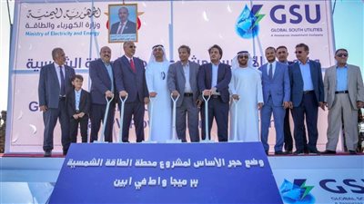 الرئيس الزُبيدي يزور محافظة أبين ويضع حجر الأساس لمشروع محطة الطاقة الشمسية بقدرة 30 ميجاوات