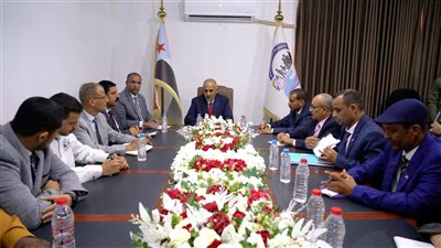 الرئيس الزُبيدي يطّلع على سير العمل في وزارتي الشؤون الاجتماعية والخدمة المدنية والتأمينات