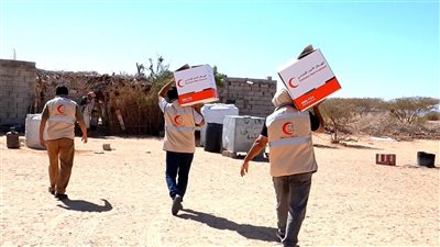 الهلال الأحمر الإماراتي يطلق حملة كسوة الشتاء في شبوة لدعم الأسر المحتاجة