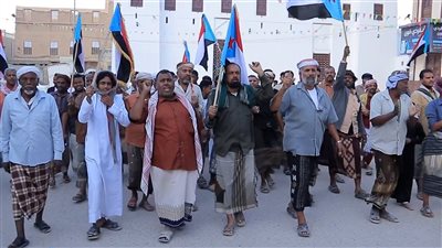 مسيرات جماهيرية في القطن تندد بالعدوان الجوي السعودي